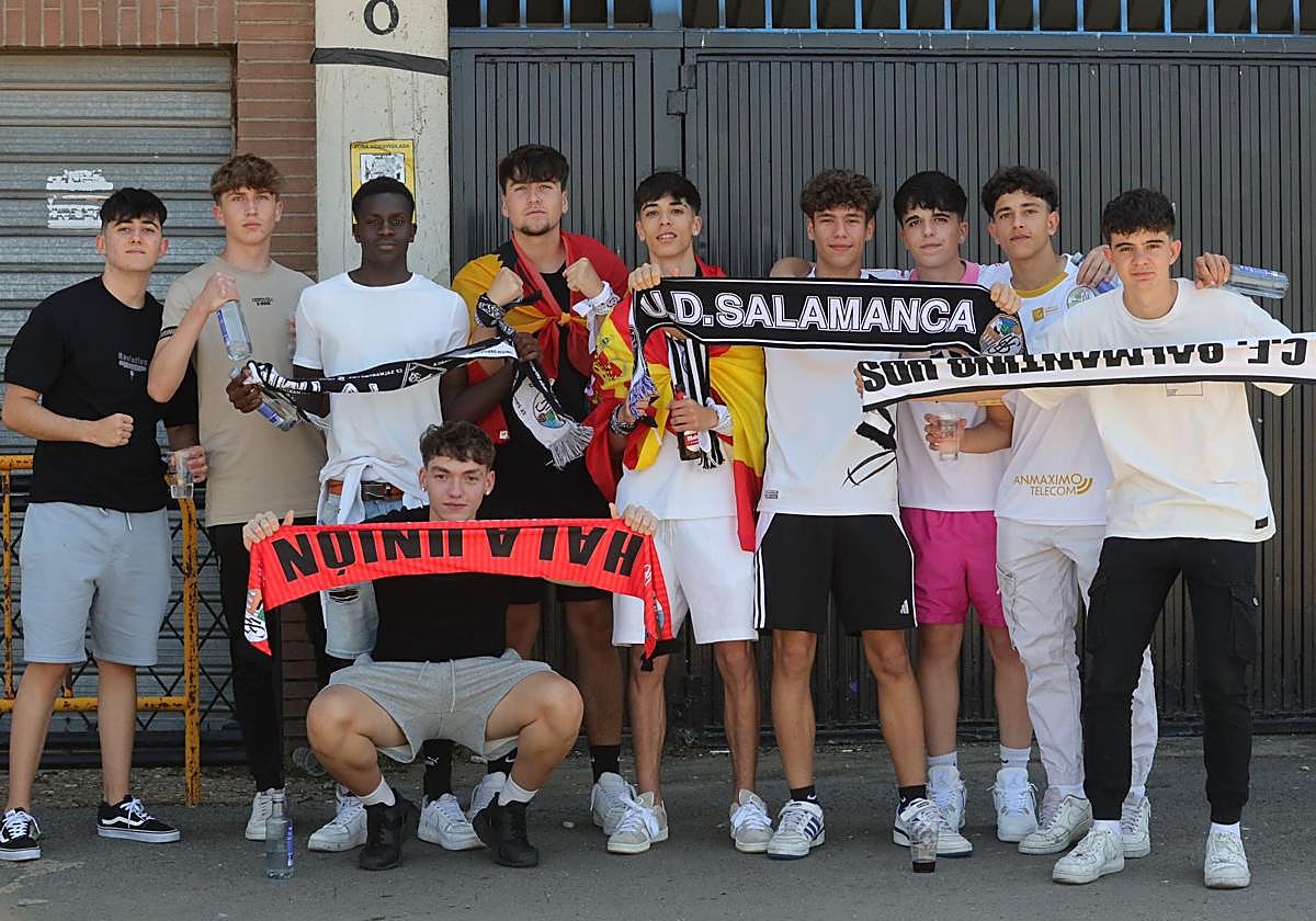 Seguidores del Salamanca UDS, en la Fan Zone.