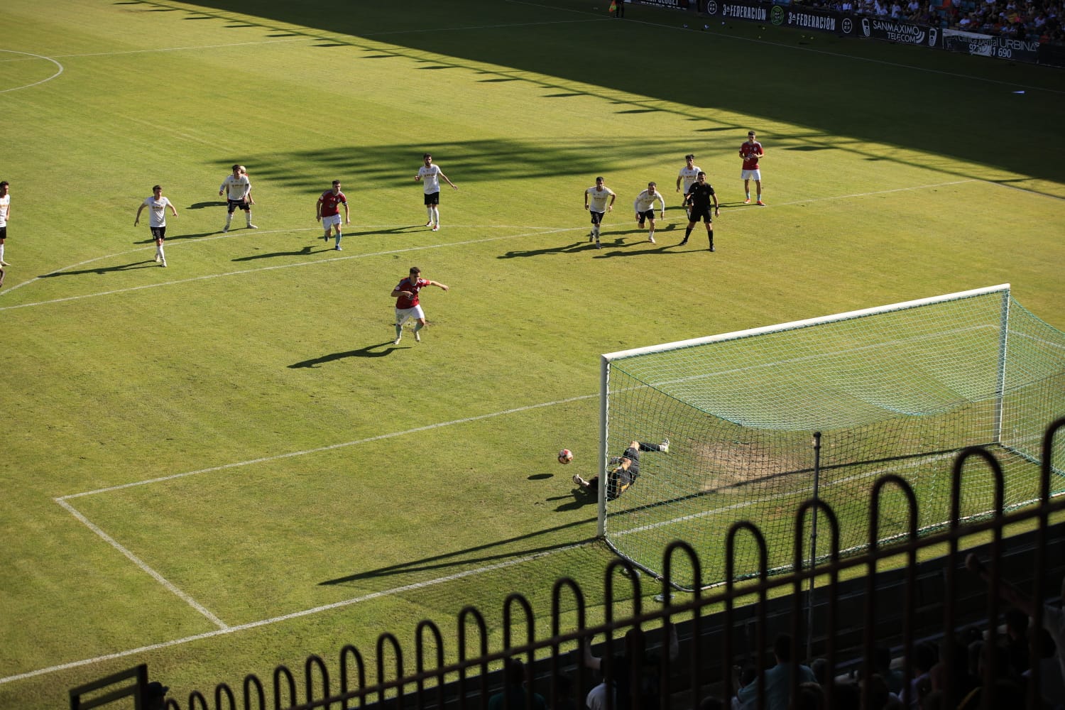 Del penalti de Amaro parado por Villanueva a los dos palos finales