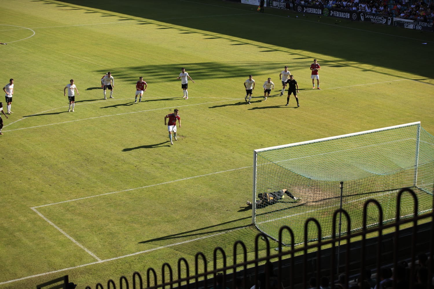Del penalti de Amaro parado por Villanueva a los dos palos finales