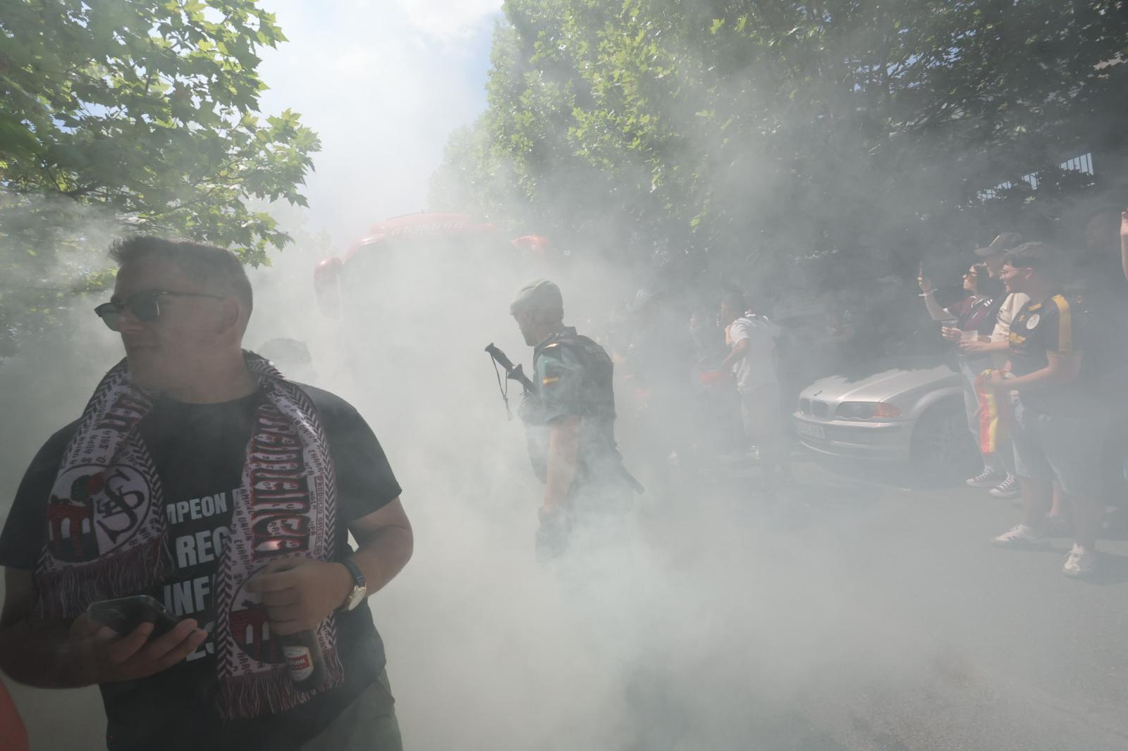 Así ha sido el recibimiento de la afición al autocar del Salamanca UDS