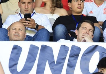 Mañueco preside junto a Lovato el partido desde el palco