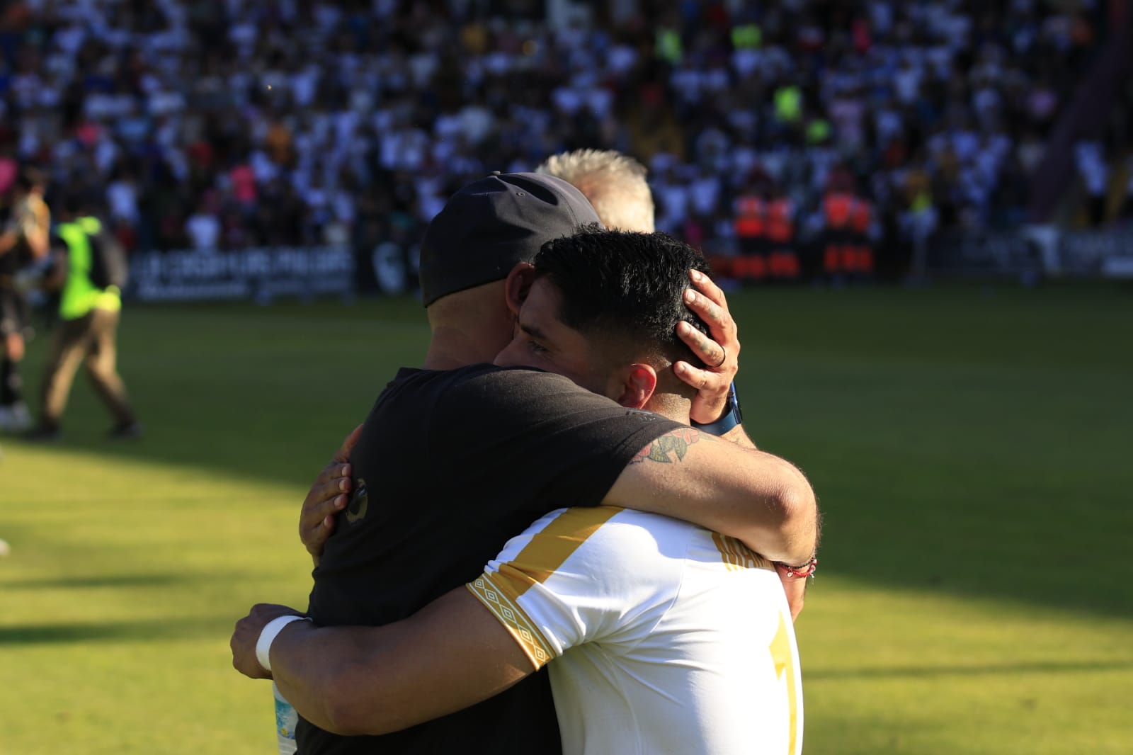 Celebración en el estadio del ascenso del Salamanca UDS a Segunda RFEF