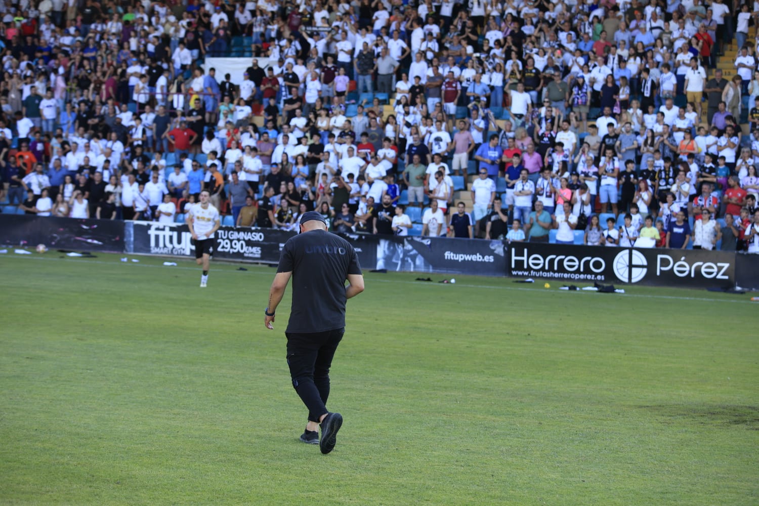 Celebración en el estadio del ascenso del Salamanca UDS a Segunda RFEF