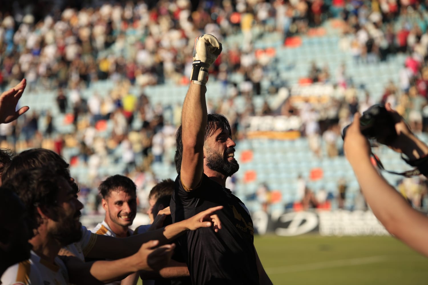 Celebración en el estadio del ascenso del Salamanca UDS a Segunda RFEF