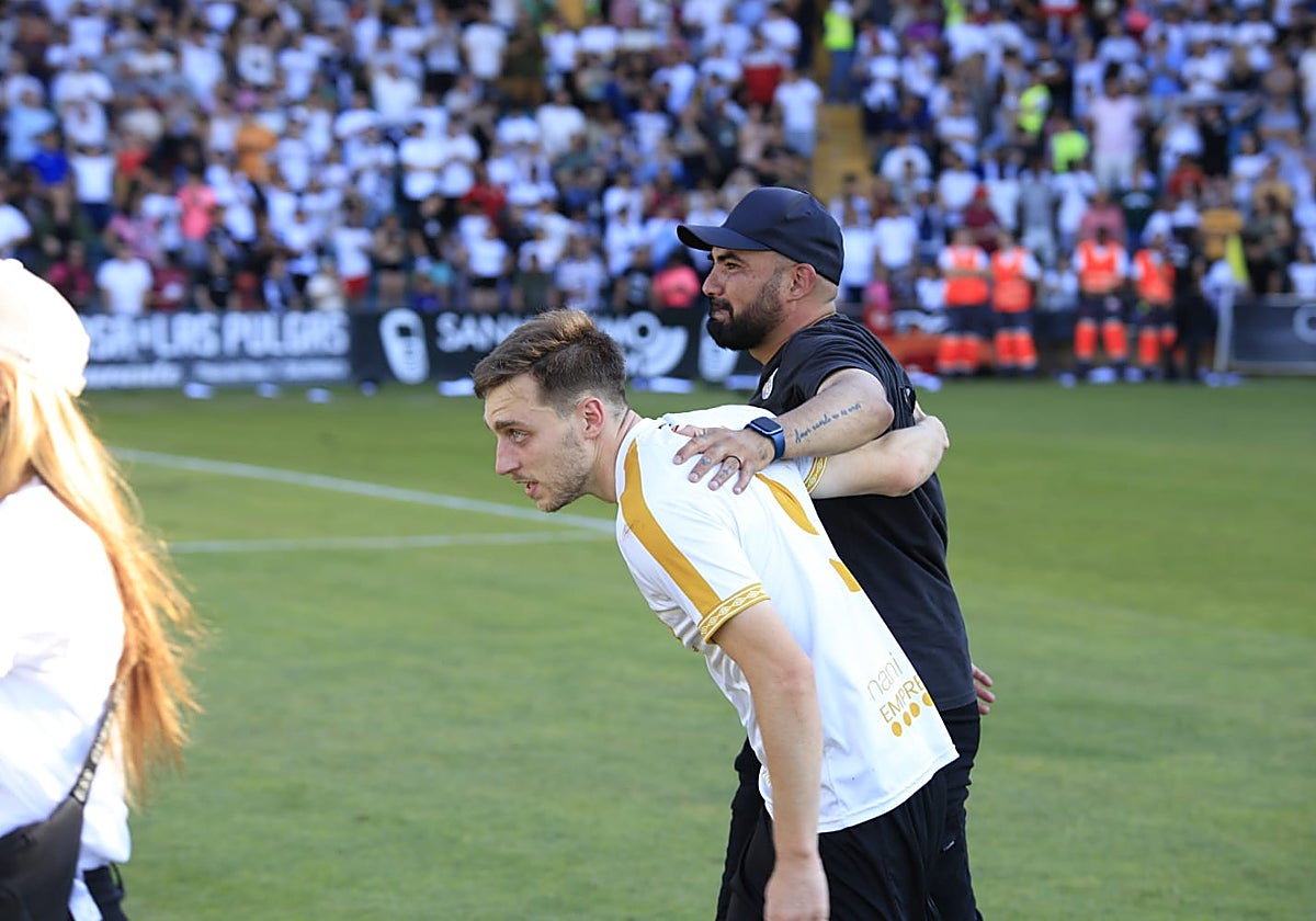Jehu Chiapas celebra el ascenso junto a Germán Fassani