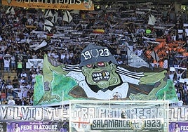 Gran tifo en el Fondo Sur del Helmántico.