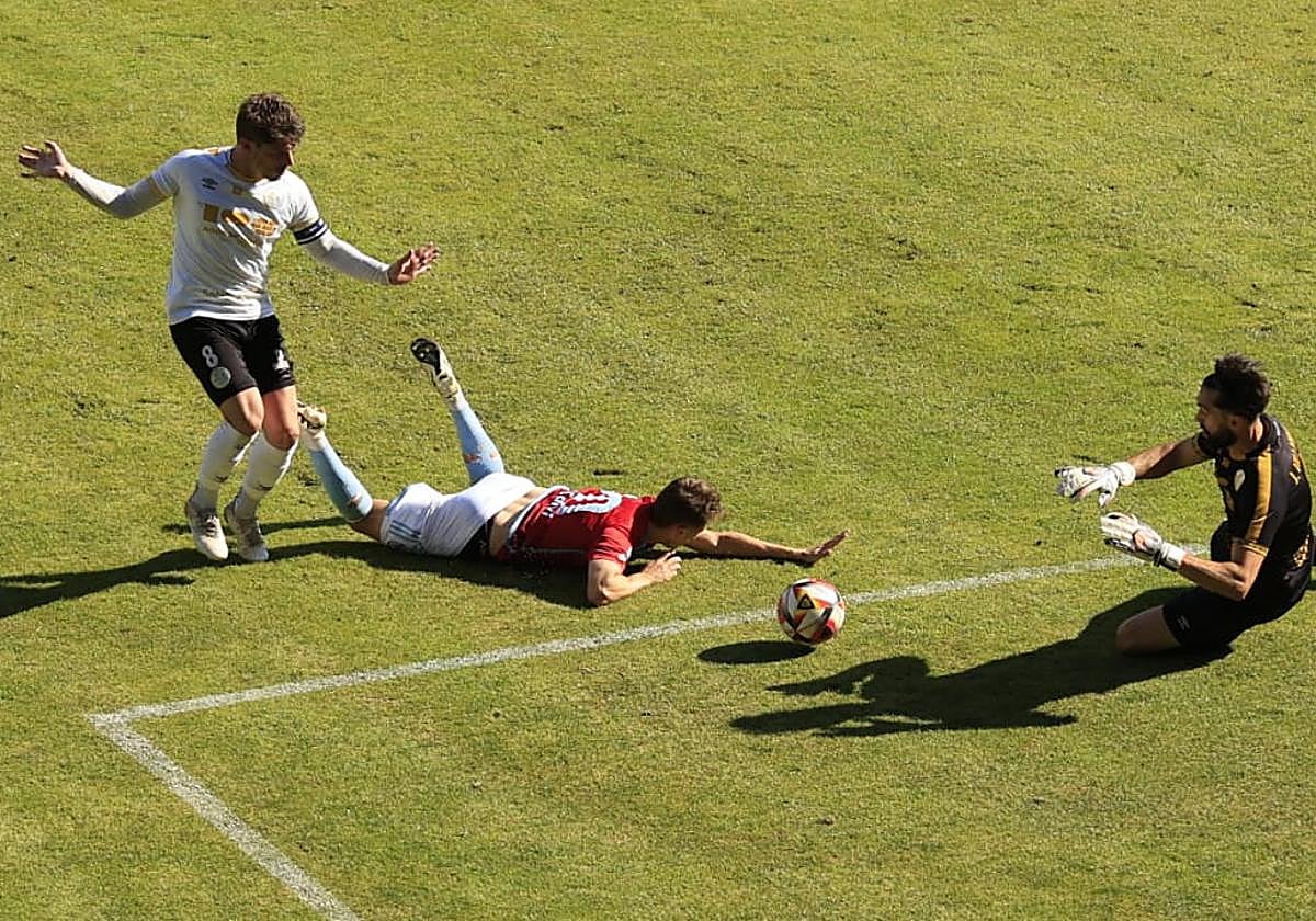 Del penalti de Amaro parado por Villanueva a los dos palos finales