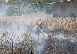 Incendio en unos rastrojos de Salamanca capital.