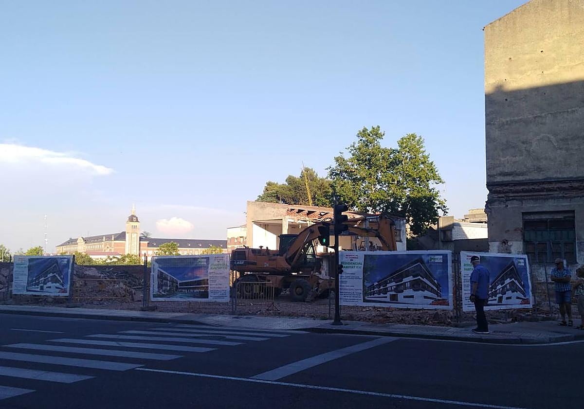 Imagen principal - El solar medio siglo en ruinas en Salamanca que da paso a pisos con piscina
