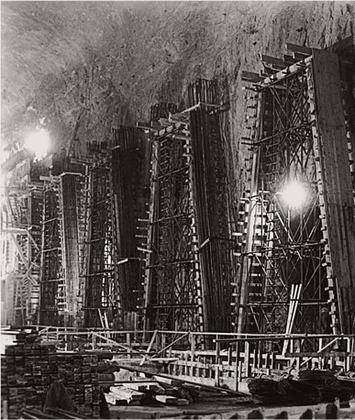 Imagen secundaria 2 - La presa de Aldeadávila en construcción