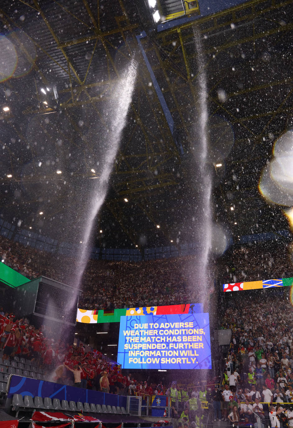 La ducha gigante del Alemania-Dinamarca, en imágenes