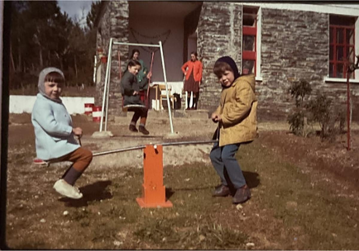 Fotografía que acompaña al relato ganador, de Clara Cristela Rodríguez Núñez, ambientado en la escuela de Cabanes (Lugo).