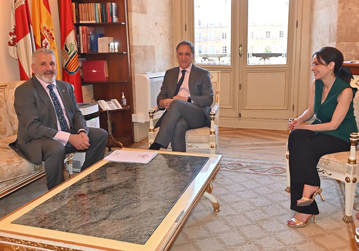 Un momento de la reunión en el Ayuntamiento