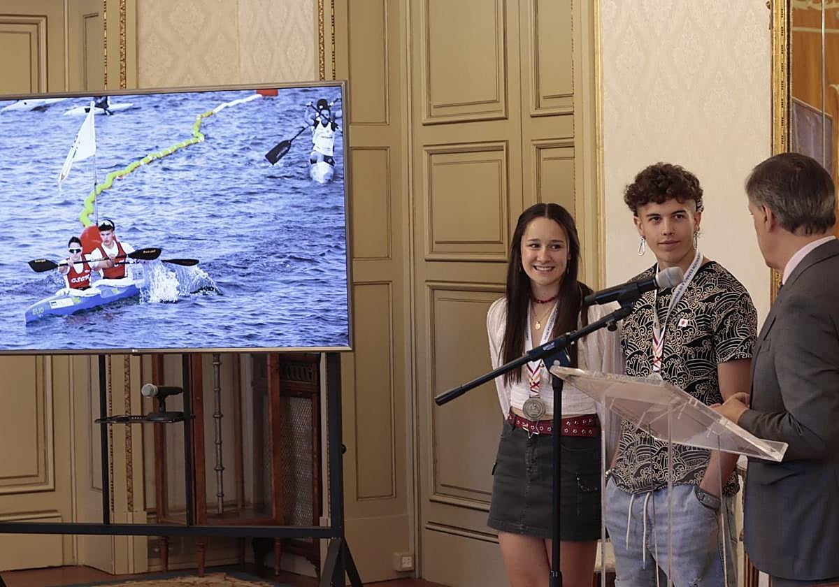 Salamanca recibe con orgullo a los dos piragüistas ganadores del Maratón Nacional K2 Mixto