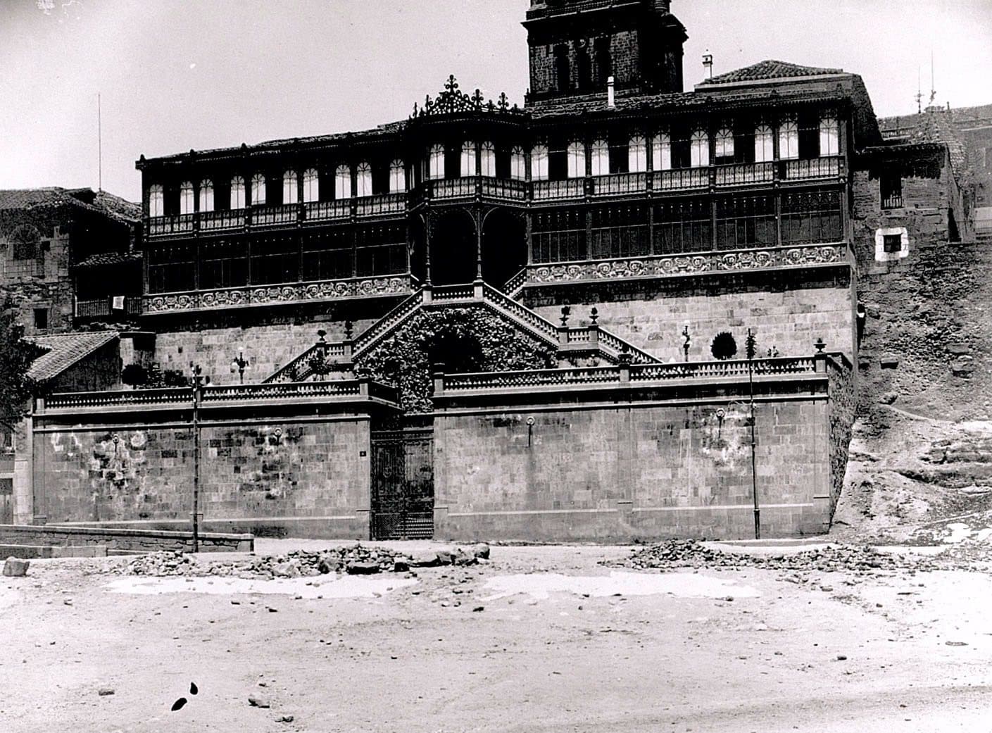 Antigua fachada sur del edificio de la Casa Lis.