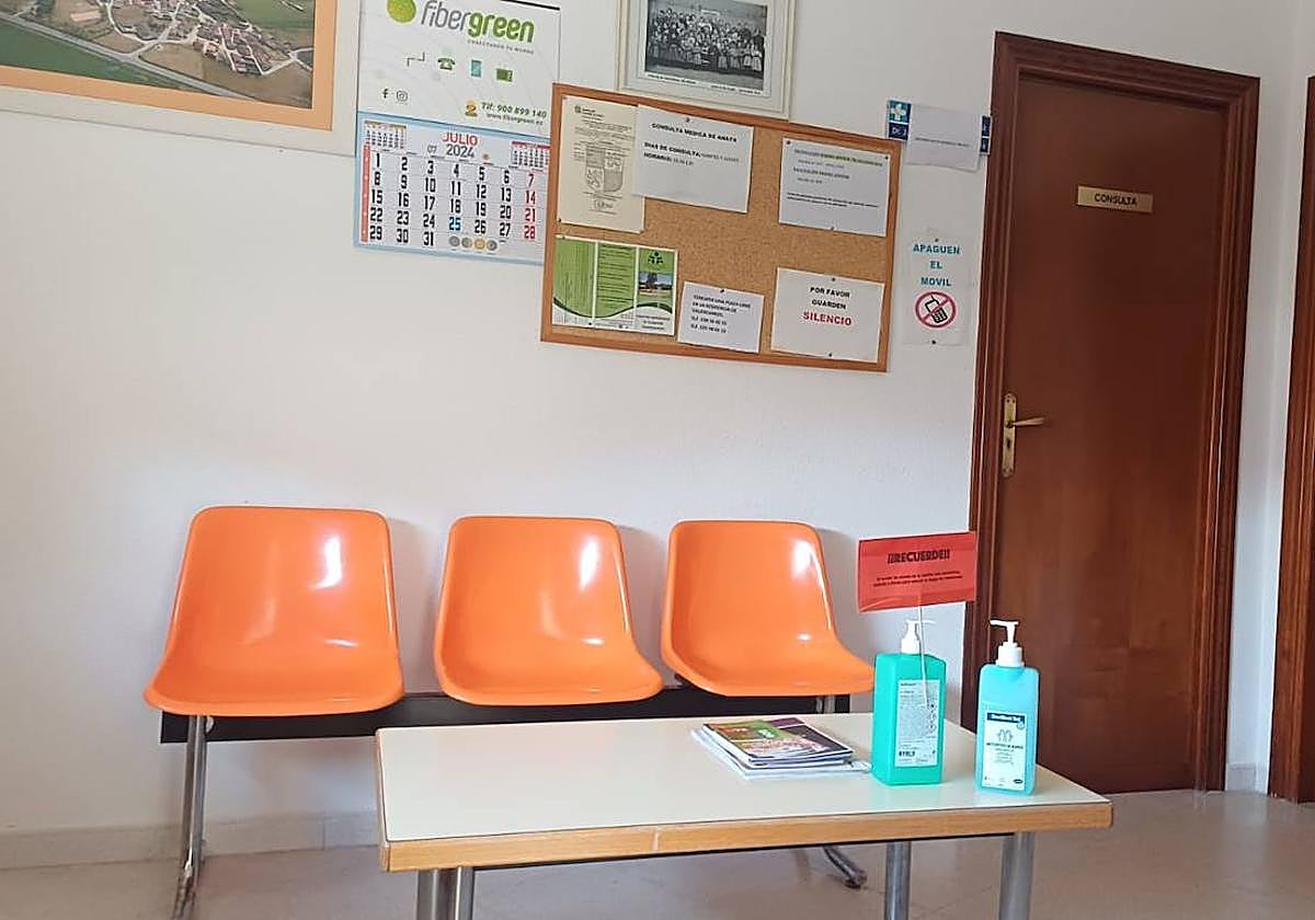Sala de espera del centro médico de Anaya de Alba.