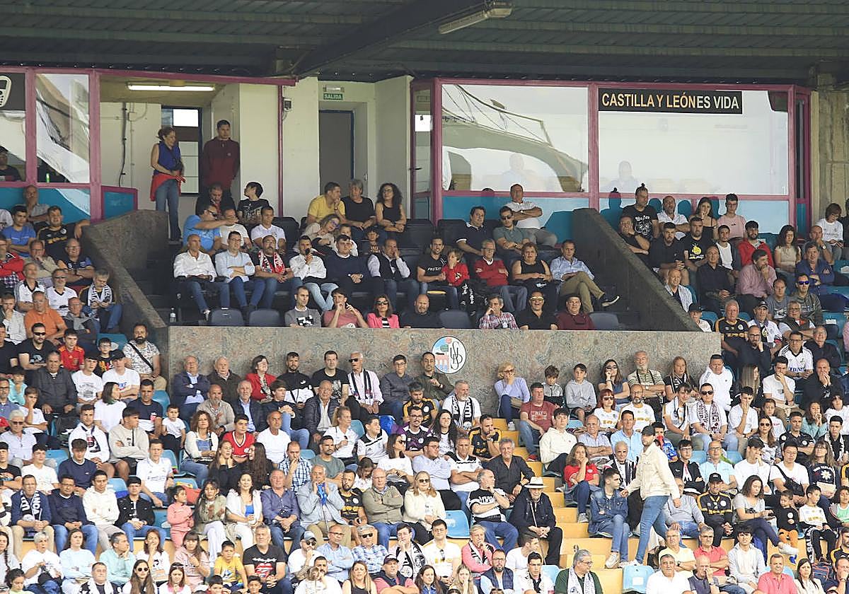 Palco y tribuna central del Helmántico.