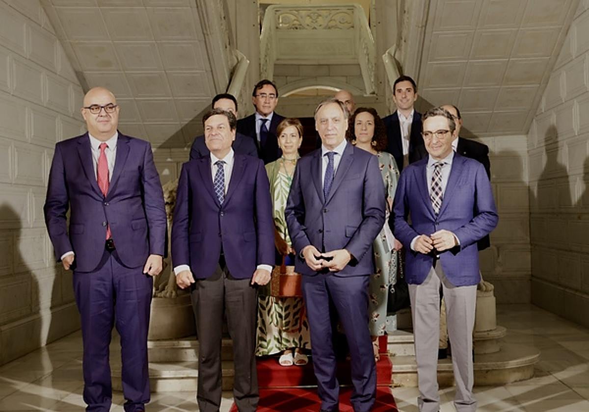 Foto de grupo en la reunión de seguimiento del protocolo interinstitucional firmado en 2021