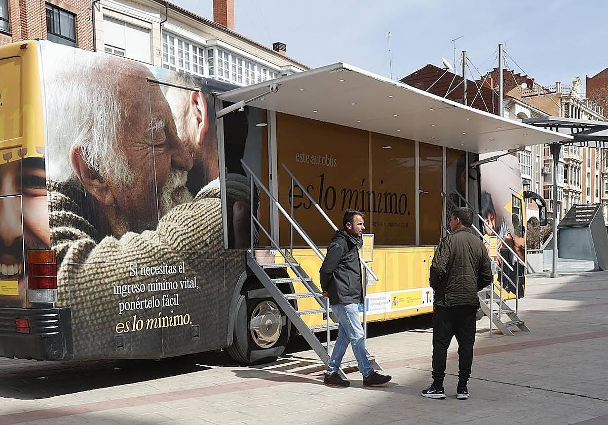 Autobús informativo del Ingreso Mínimo Vital.