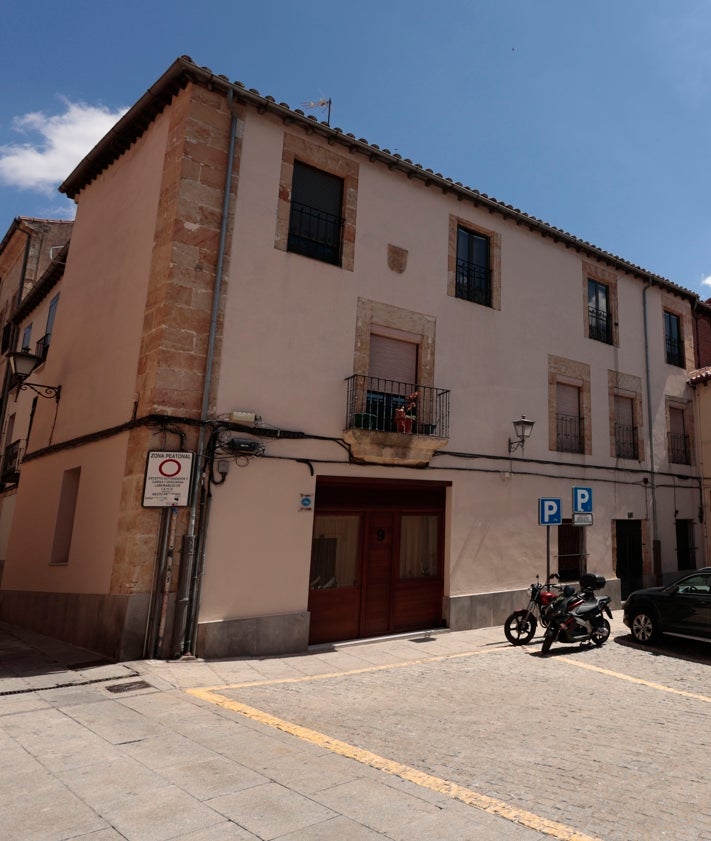 Imagen secundaria 2 - Tres ubicaciones próximas al centro de la ciudad de las que se han retirado aparcamientos de bici que han de reponerse.