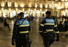 Agentes de la Policía en la Plaza Mayor