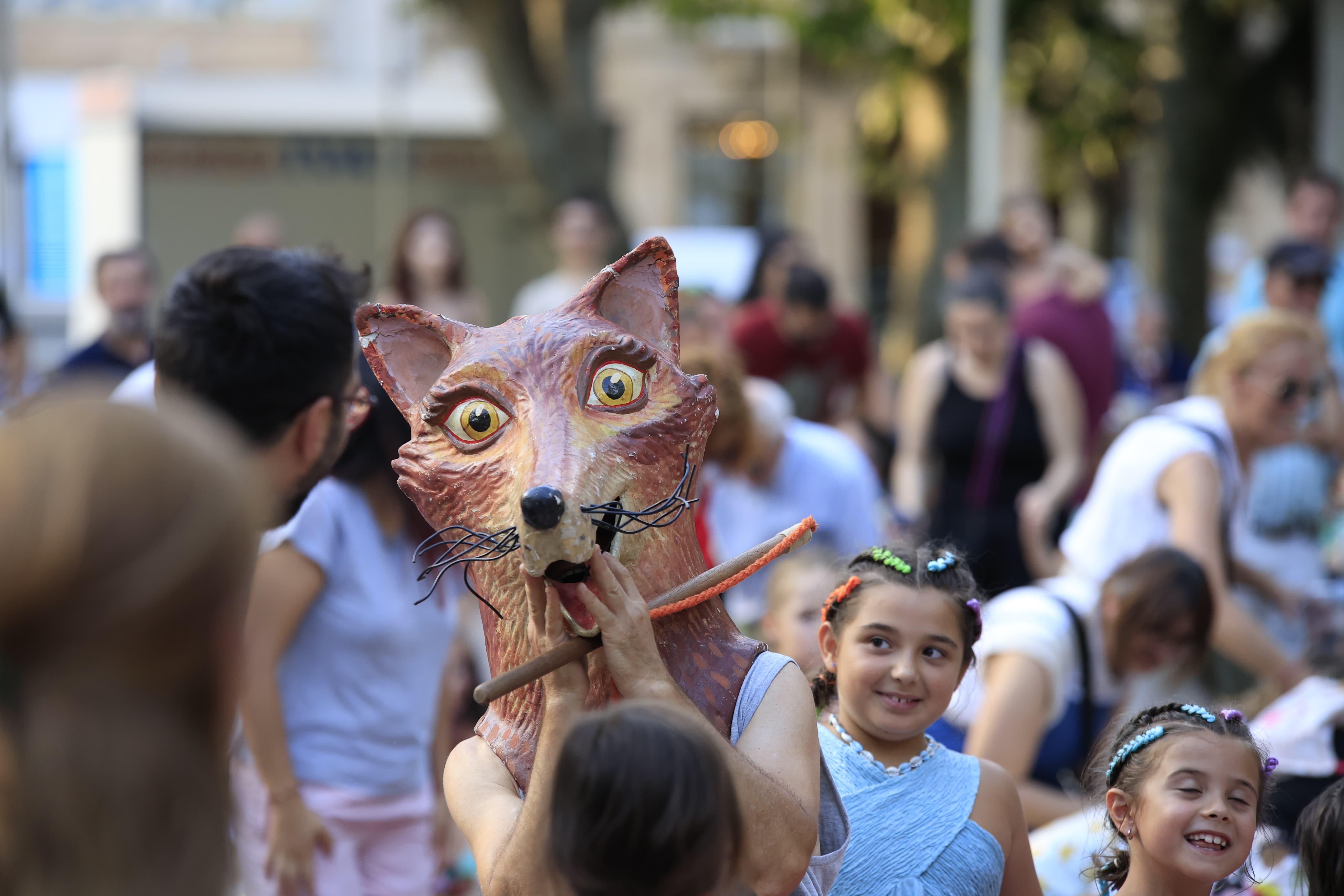 Mayores y pequeños disfrutan en La Alamedilla del Día del Abuelo