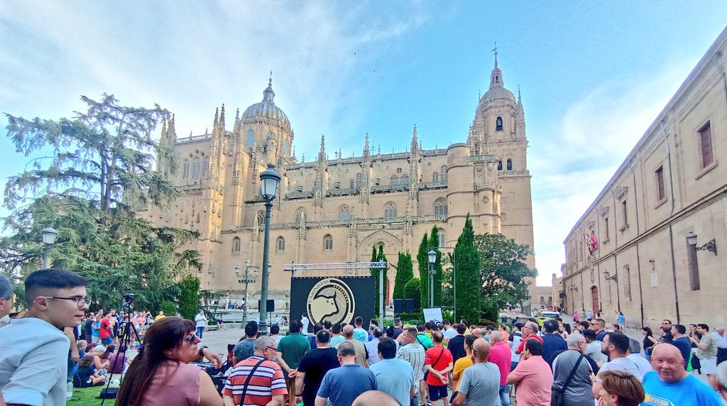 Unionistas CF presenta su equipación con su nuevo patrocinador