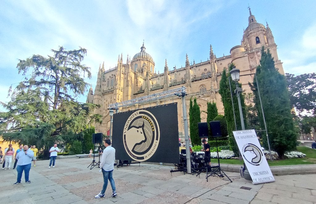 Unionistas CF presenta su equipación con su nuevo patrocinador