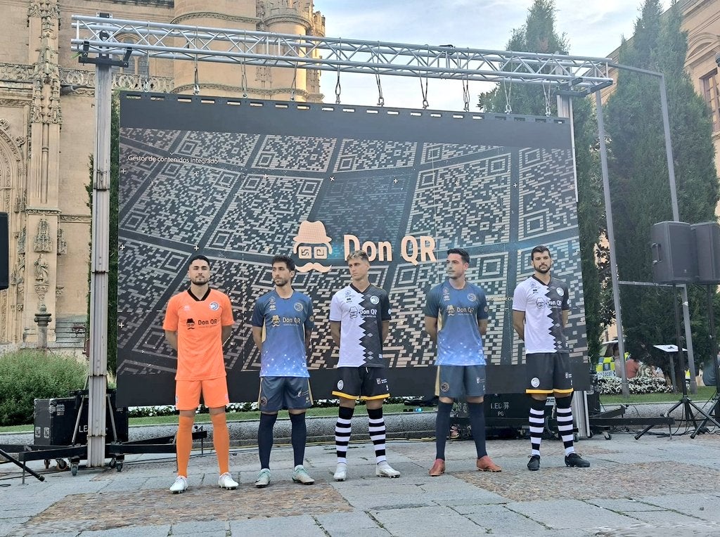 Unionistas CF presenta su equipación con su nuevo patrocinador