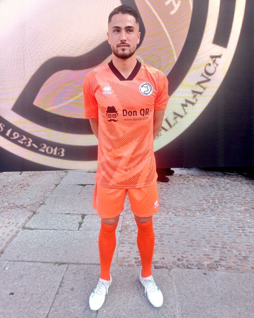 Unionistas CF presenta su equipación con su nuevo patrocinador