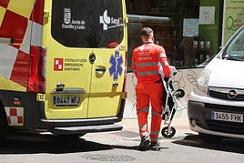 Imagen de archivo de una ambulancia en Salamanca.