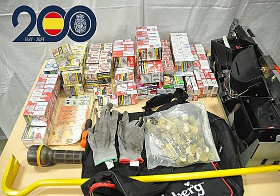 Algunos de los objetos recuperados por los agentes