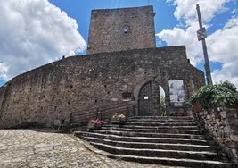 Parte de la muralla del Castillo de la Biosfera