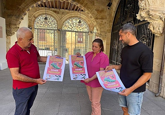 Presentación de la carrera con presencia del diputado de Deportes y representantes del Ayuntamiento de Pelabravo.