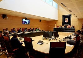 El presidente del Consejo de Cuentas, Mario Amilivia, presenta el informe anual sobre las cifras del sector público local de Castilla y León correspondientes al ejercicio de 2022.