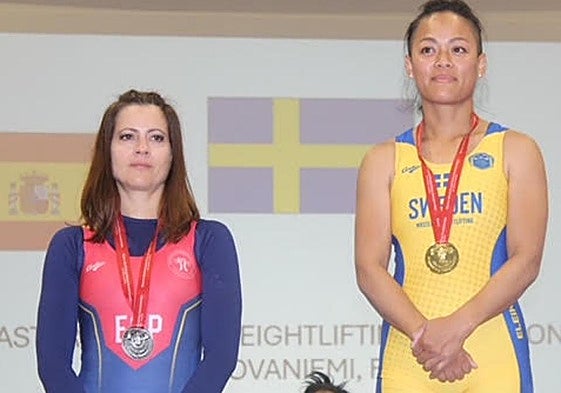 Elena Redondo, a la izquierda, en el podio del campeonato del mundo master.