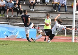 Sobre el césped el partido del Salamanca CF UDS frente al Real Avilés