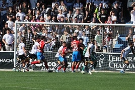 Una acción del choque entre Unionistas y el Lugo.