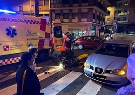 Imagen del accidente entre la moto y el coche.