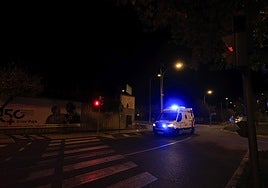 Ambulancia de noche en Salamanca.