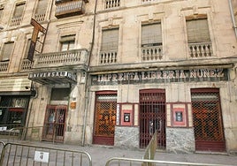 Imagen del Hotel Universal antes de que su fachada fuera apuntalada.