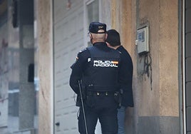 La Policía Nacional en una redada de la calle Galileo.