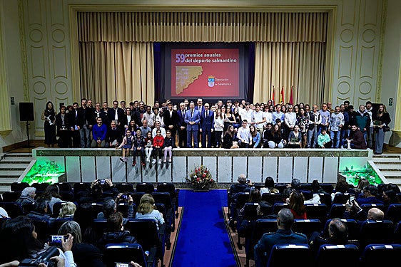 Foto de familia de la entrega de premios de la pasada edición.