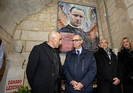El artista Florencio Maíllo cede su obra 'Lorca-Dámaso Ledesma' a la catedral de Ciudad Rodrigo en un acto.