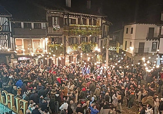 La Plaza Mayor de La Alberca iluminada el pasado año