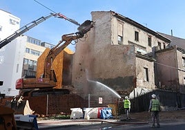 Demolición del edificio original que se pierde para siempre.
