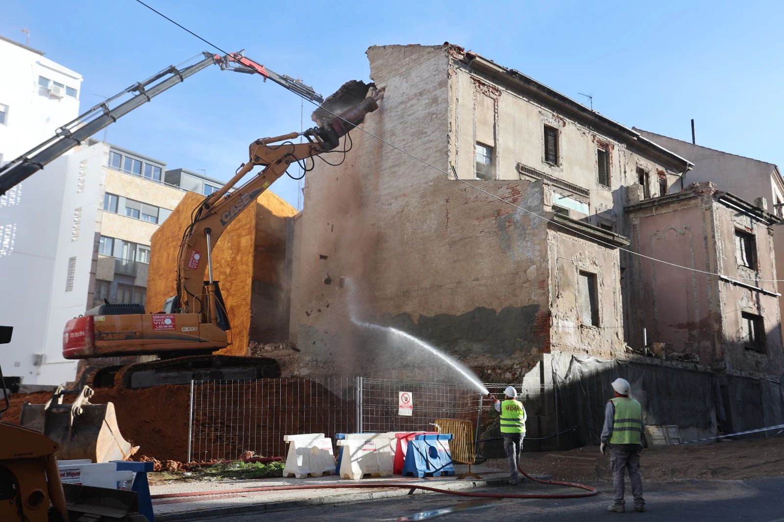 Demolición del edificio original que se pierde para siempre.