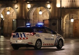 Coche de la Policía Local en una foto de archivo