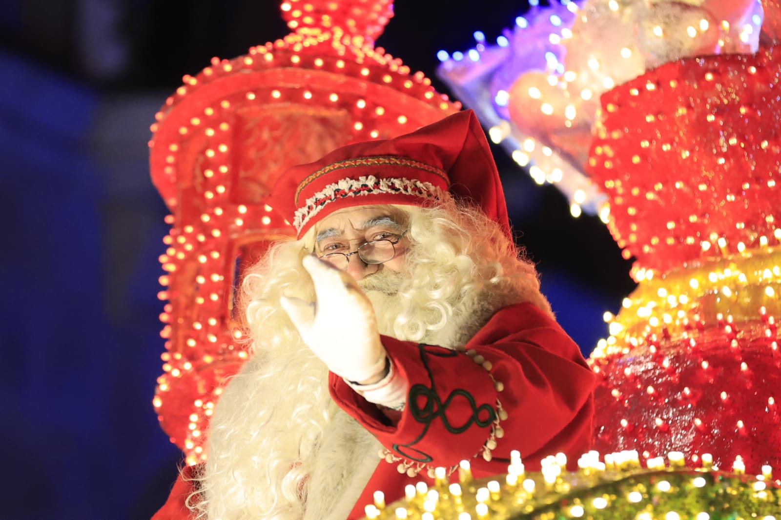 Papá Noel se deja ver en la Cabalgaza de Salamanca