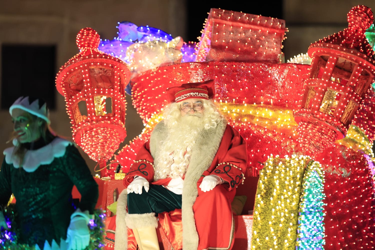 Papá Noel se deja ver en la Cabalgaza de Salamanca